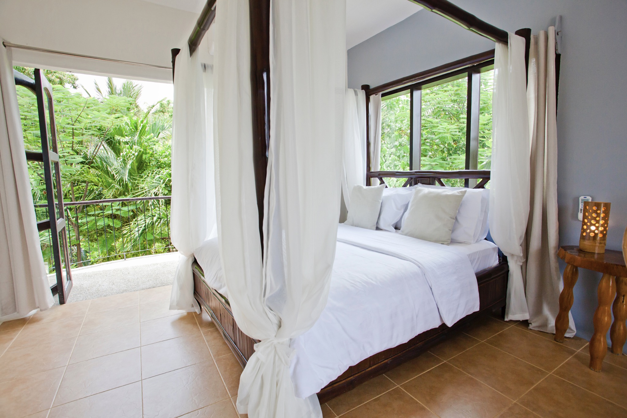 Queen Bed 4-poster Ocean View Queen Bed